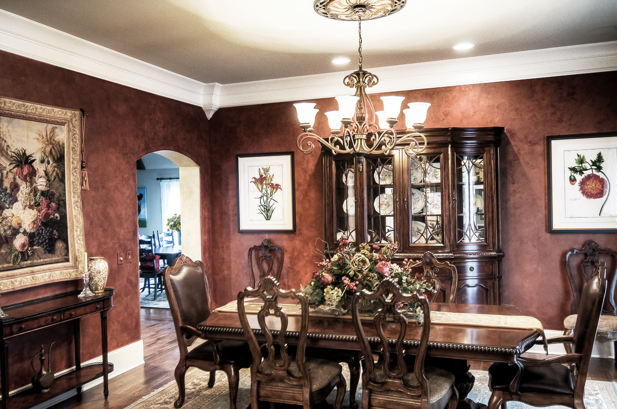 This beautiful dining room of shimmering Lusterstone was custom colored to be the jewel in this Franklin, TN client’s home makeover.