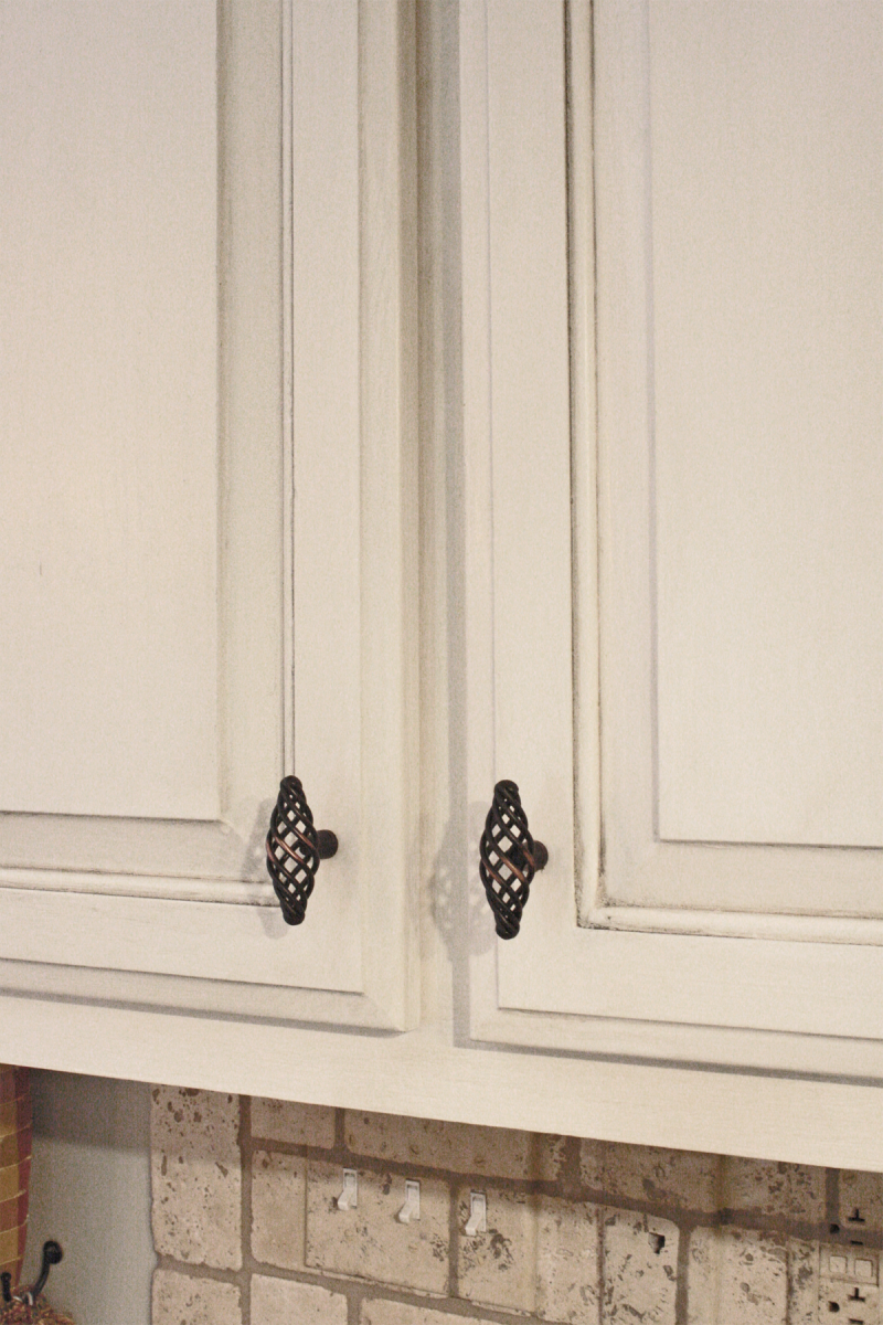 View this Mount Juliet customer’s kitchen cabinet transformation adding a warm modern Tuscan glaze look.