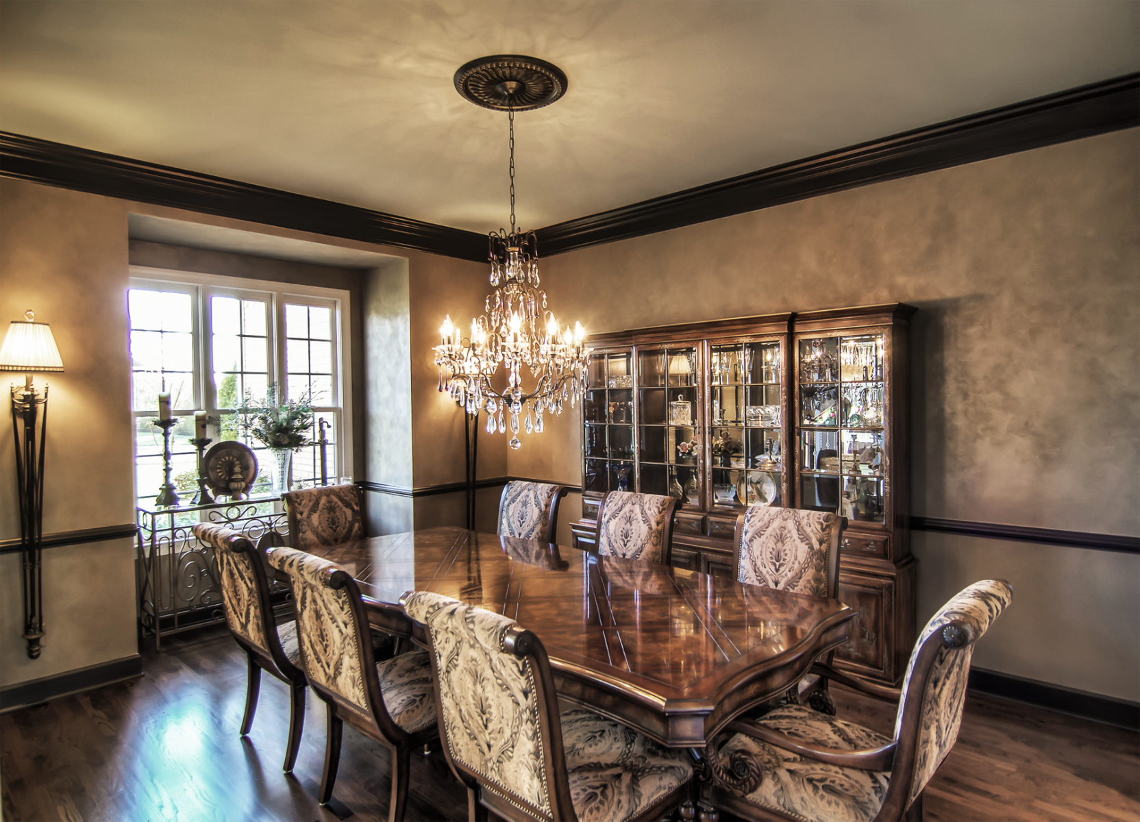 Shimmering Lusterstone walls and metallic bronze painted trim and color tinted ceiling.