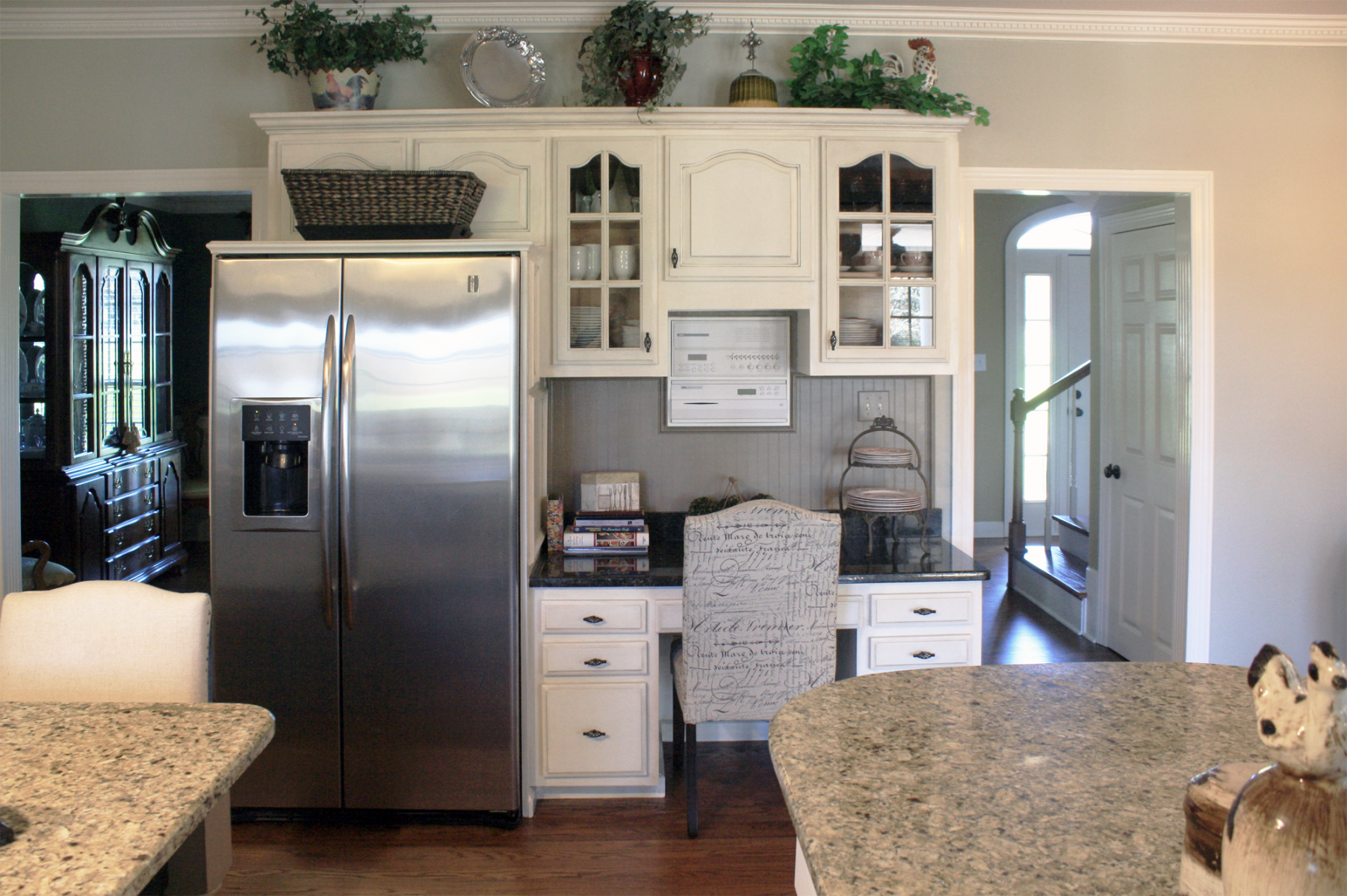 After view of this Mount Juliet customer’s kitchen cabinet transformation adding a warm modern Tuscan glaze look on desk area