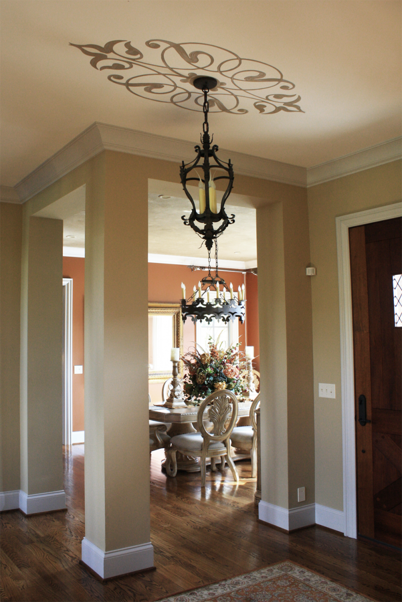 Beautiful custom colored walls in this Brentwood customer’s entry and dining room with ceiling designs