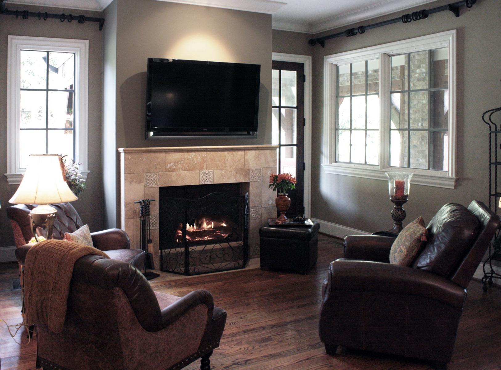 Kitchen breakfast room with custom coordinated color palate and painted professionally by Faux Decor