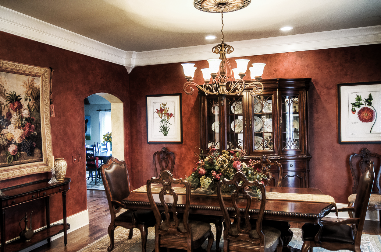 Custom colored and toned Lusterstone walls in this client’s Franklin, TN dining room.