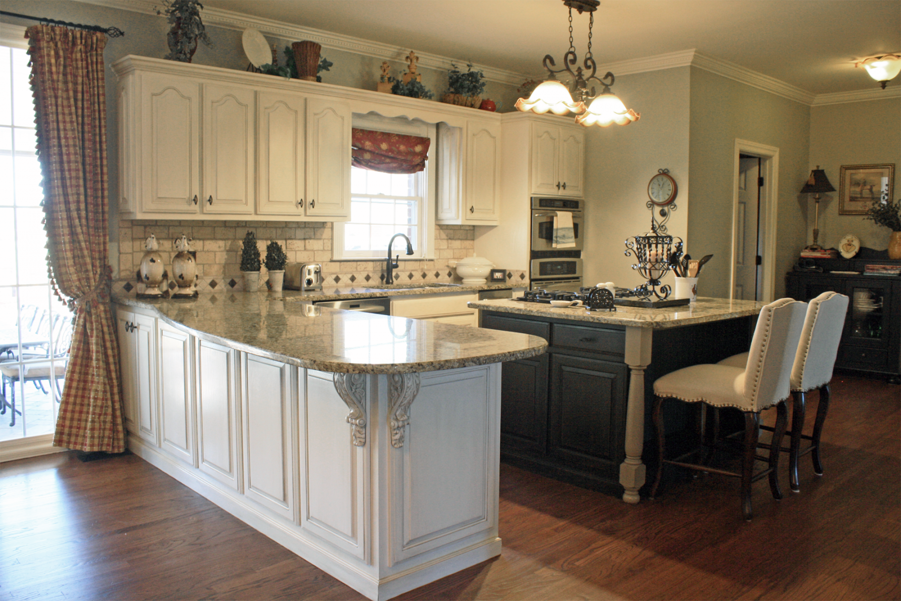 View this After Mount Juliet customer’s kitchen cabinet transformation adding a warm modern Tuscan glaze look and switch plate artistry.