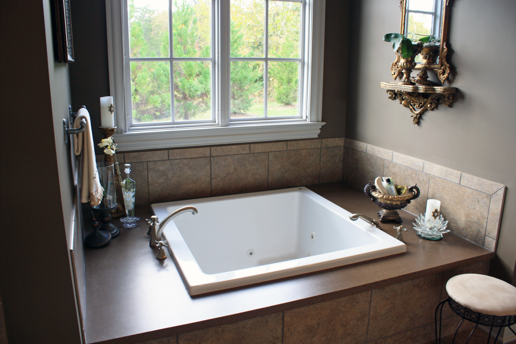 Master bathroom with custom color palate and painted professionally by faux decor