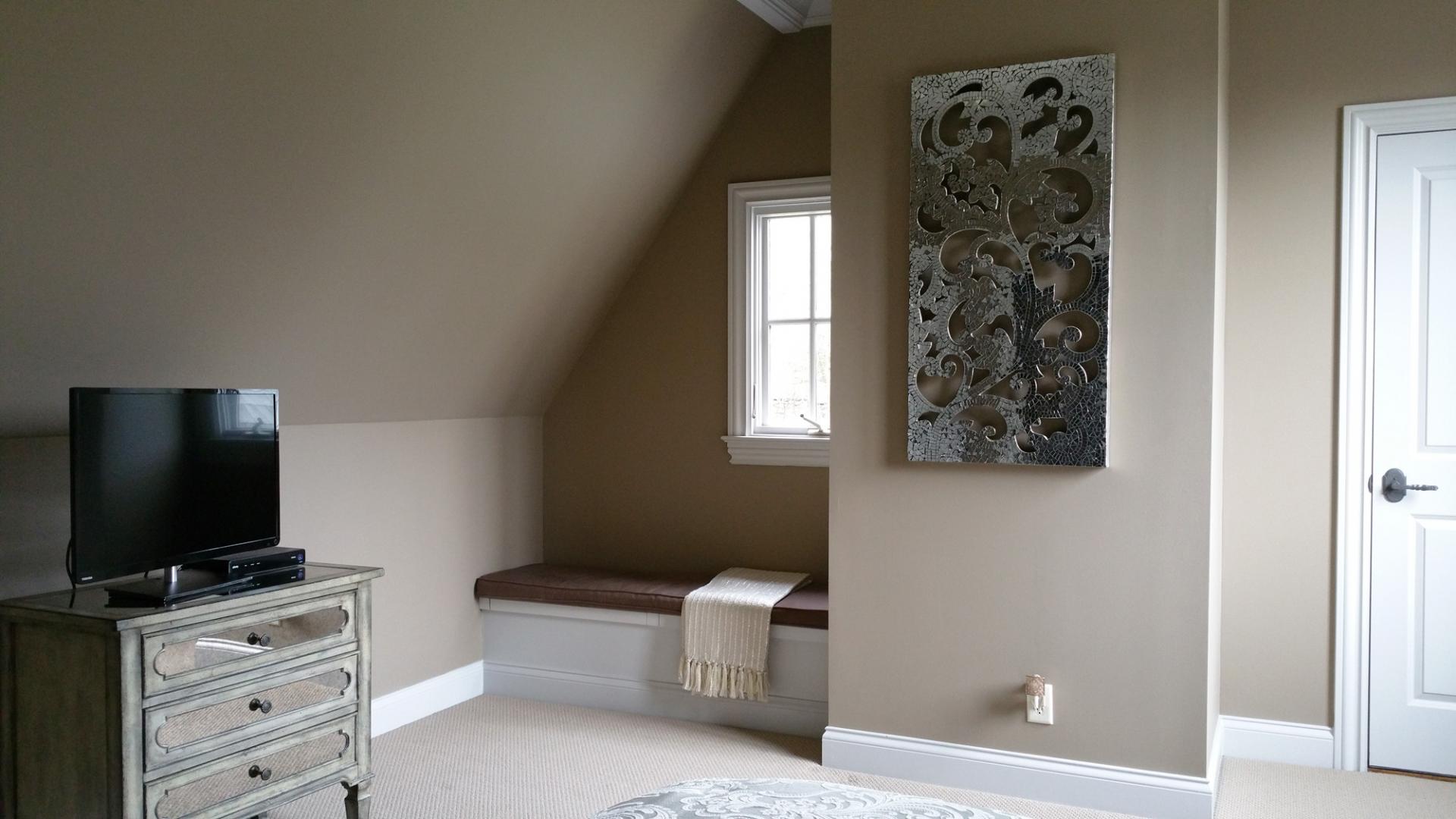 Beautiful custom colored walls in this inviting and soothing look of this Brentwood customer’s guest bedroom.